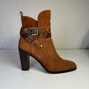 Donald J Pliner “OLI” Chestnut Suede Ankle Boots Snake Print Ankle Strap. Size 8
